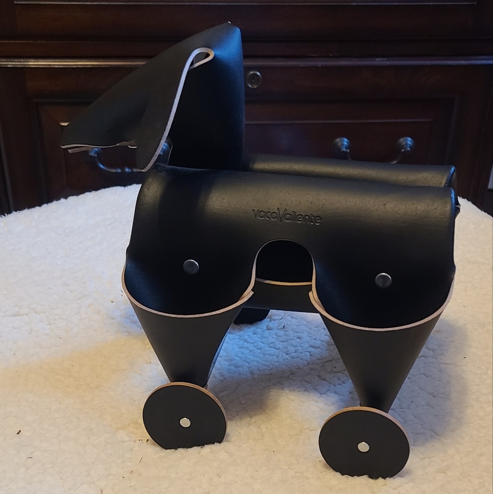 VacaValiente Amigos Dog Black Recycled Leather Desk Organizer